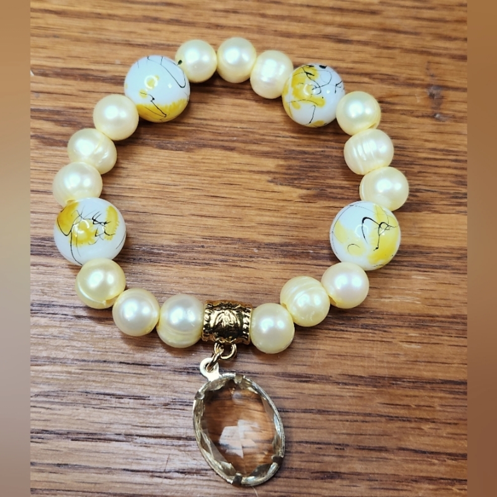 NWT Lemony Yellow Freshwater Pearls and Artisan Glass Beads Stretch Bracelet